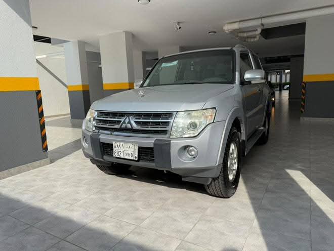 باجيرو GLS فضية موديل 2009 المكان جده