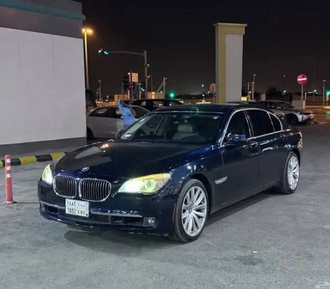 bmw 740Li موديل 2011 المكان الرياض