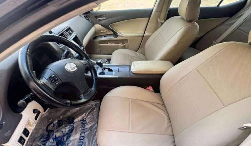 
								حراج الرياض لكزس IS 300 full									