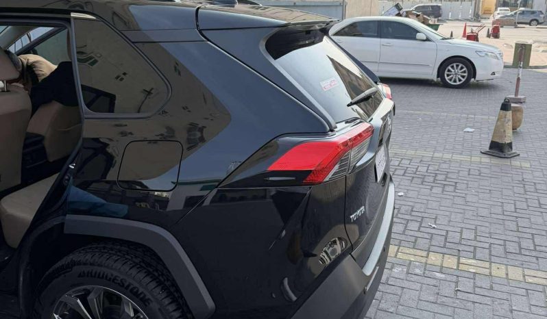 
								حراج الدمام تويوتا راف فور 2025 full									