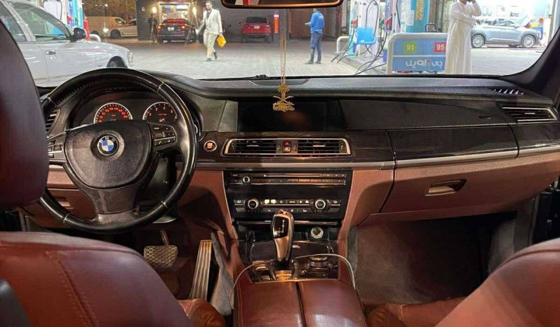 
								حراج الرياض بى ام دبليو 740li full									