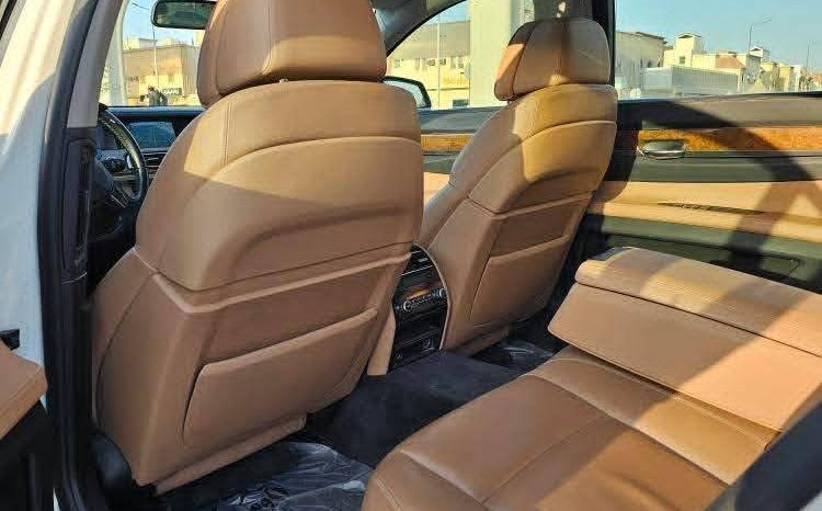 
								حراج الرياض بى ام دبليو 730LI full									