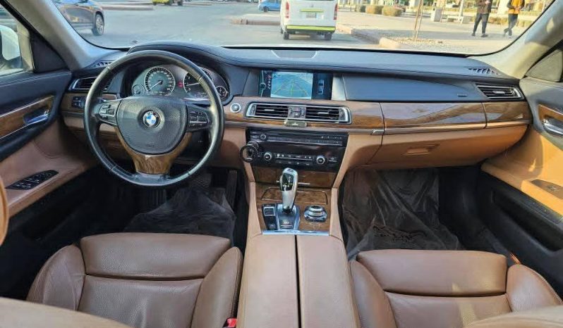 
								حراج الرياض بى ام دبليو 730LI full									