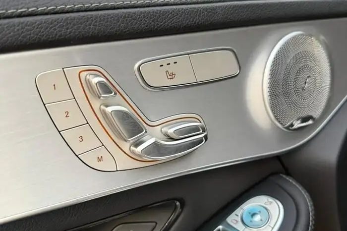 
								حراج الرياض مرسيدس GLC 300 4MATIC full									