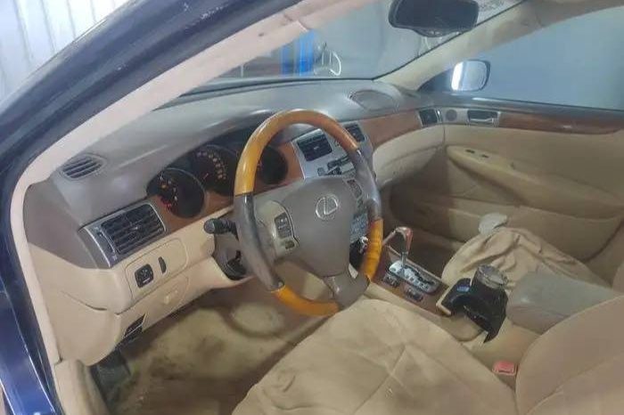 
								حراج للبيع لكزس ES300 full									