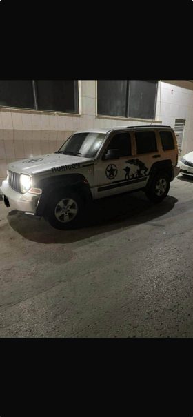 حراج الرياض جيب شيروكى 2010