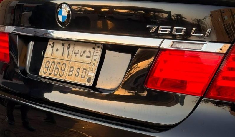 
								حراج الرياض بى ام دبليو 730Li  full									