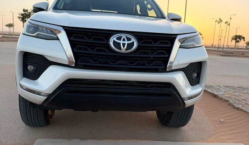 
								Toyota Fortuner VX1 2024 full									