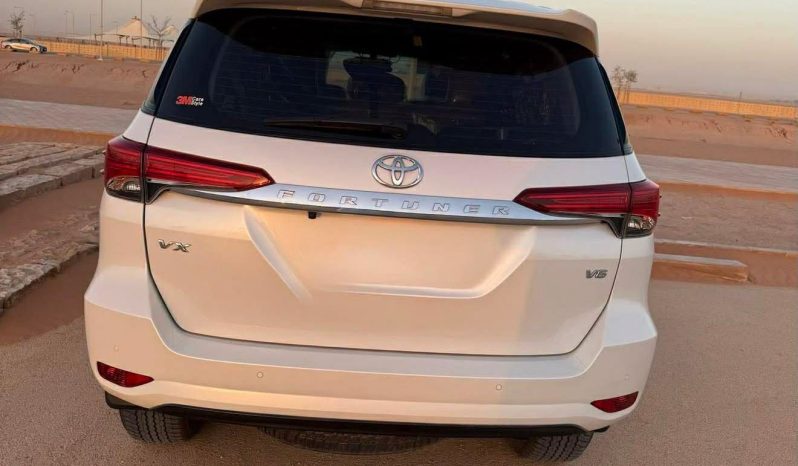 
								Toyota Fortuner VX1 2024 full									