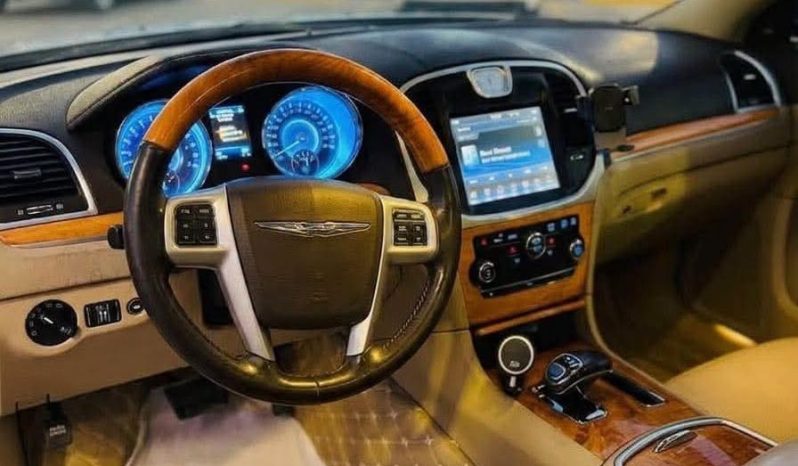 
								سيارة Chrysler 300C موديل 2013 full									