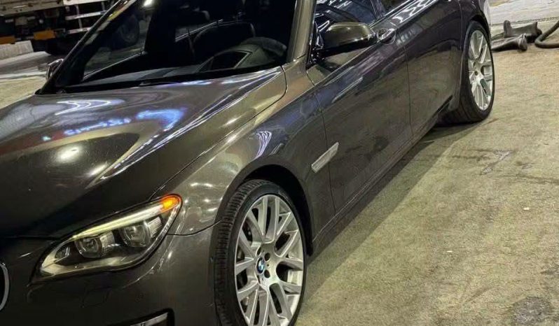 
								BMW 7 Series سنة 2015 full									