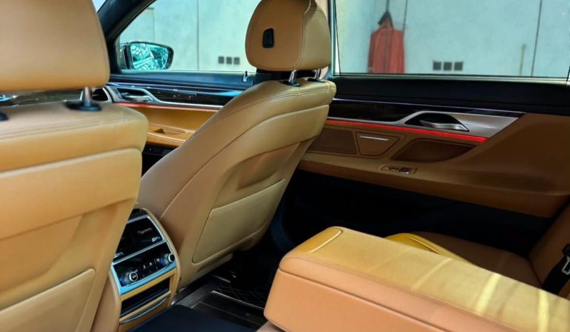 
								سيارة BMW 730 الفئة السابعة موديل 2022 full									