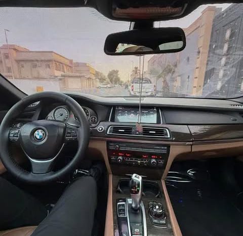 
								بي إم دبليو BMW 730Li 2010 full									