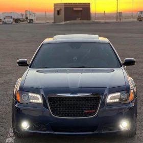 سيارة Chrysler 300C موديل 2013