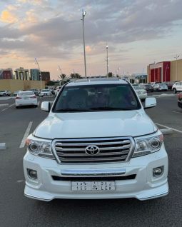 سيارة Toyota Land Cruiser بالطائف