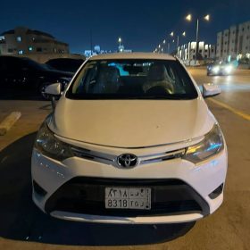 سيارة Toyota Yaris 2015