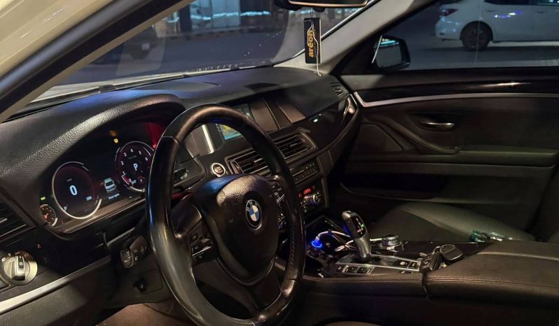 
								سيارة 2016  BMW 520i full									
