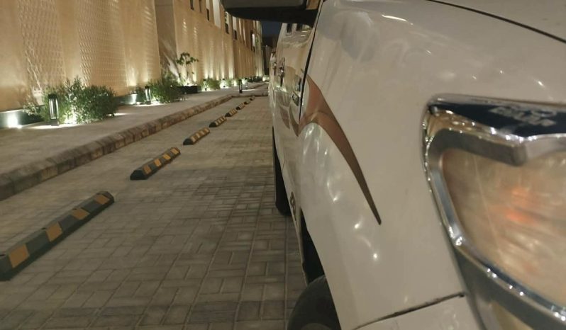 
								سيارة Toyota Hilux 2012 full									