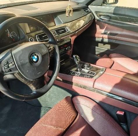 
								سيارة BMW 740Li بالرياض full									