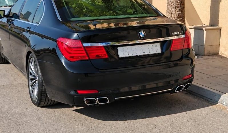 
								سيارة BMW 740Li بالرياض full									