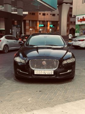 سيارة Jaguar XJ  بالرياض