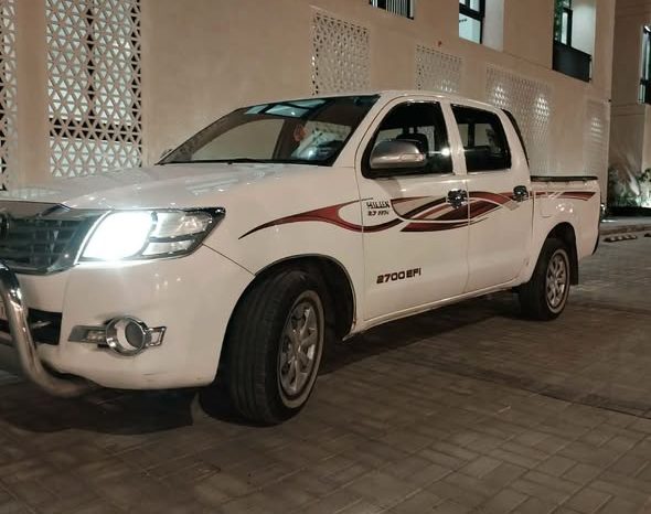 
								سيارة Toyota Hilux 2012 full									